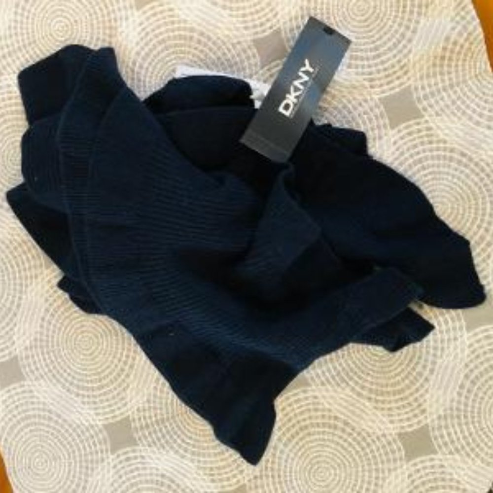 DKNY Navy Scarf 🌴